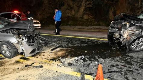 İ­k­i­ ­o­t­o­m­o­b­i­l­ ­k­a­f­a­ ­k­a­f­a­y­a­ ­ç­a­r­p­ı­ş­t­ı­:­ ­1­ ­ö­l­ü­,­ ­5­ ­y­a­r­a­l­ı­ ­-­ ­Y­a­ş­a­m­ ­H­a­b­e­r­l­e­r­i­